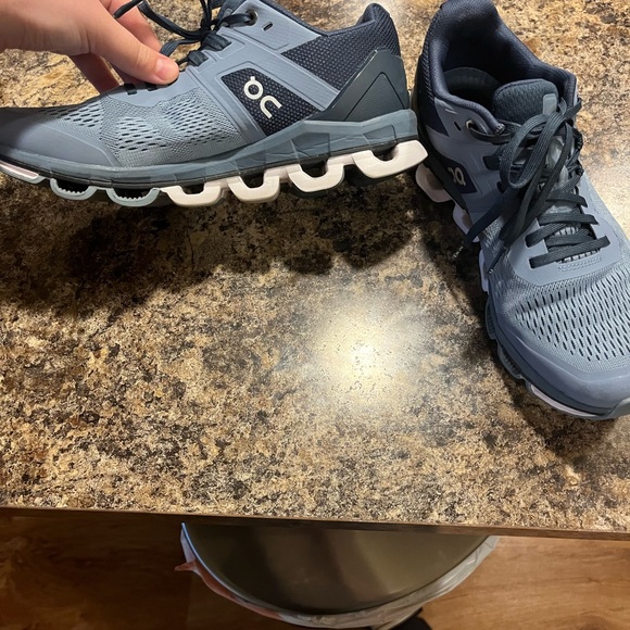 OnCloud-CloudTec size 8.5, gently used, with great support. - Picture 3 of 3